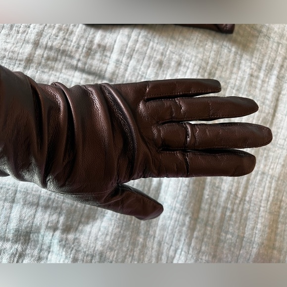 Vintage Black Leather Gloves by Fownes, size 8 - Picture 6 of 6